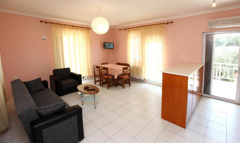 Amarilia Aparthotel Skala Rachoni  Rum bild
