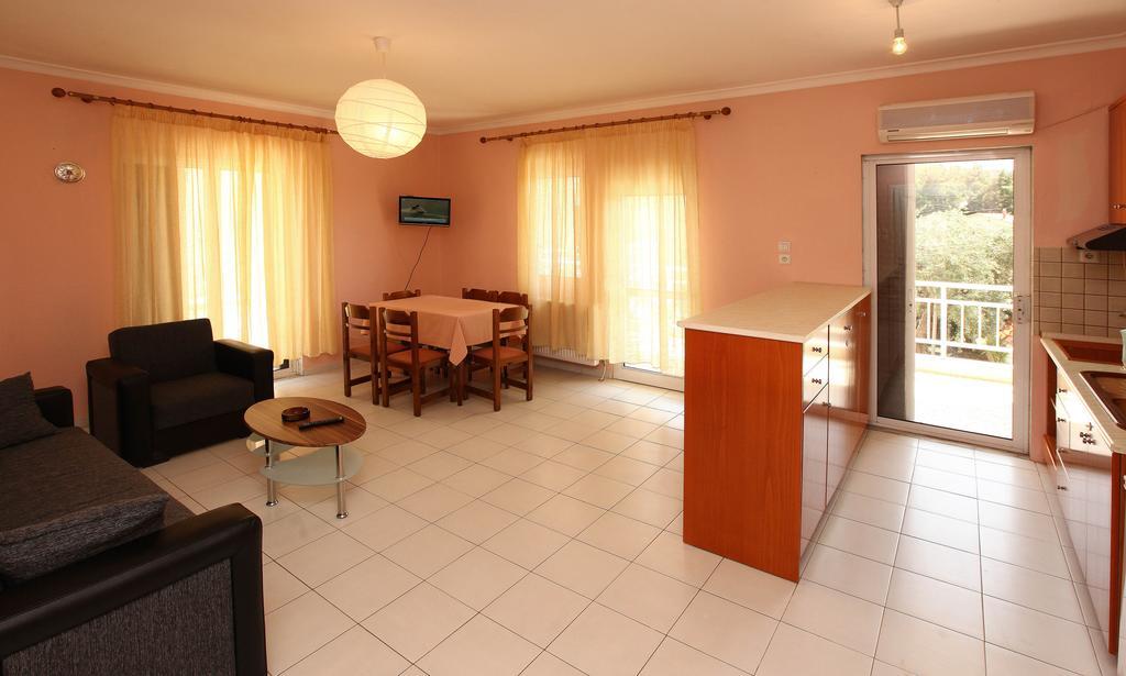 Amarilia Aparthotel Skala Rachoni  Exteriör bild