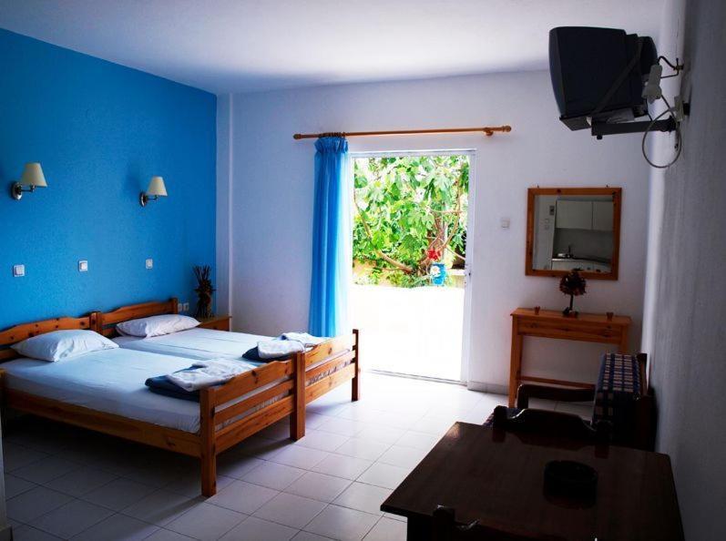 Amarilia Aparthotel Skala Rachoni  Rum bild