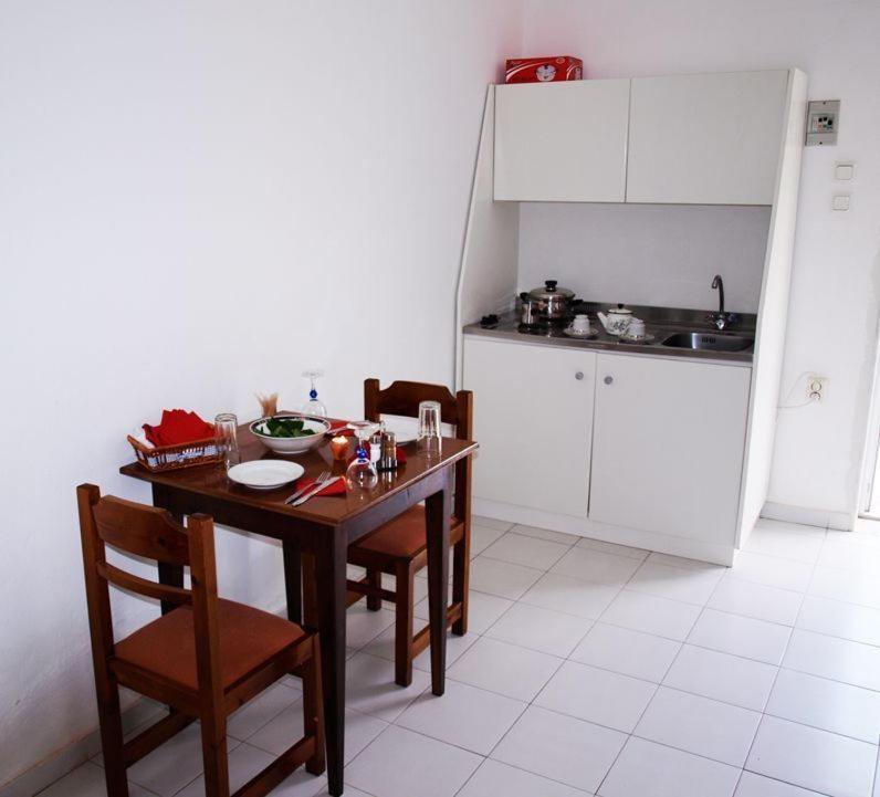Amarilia Aparthotel Skala Rachoni  Rum bild