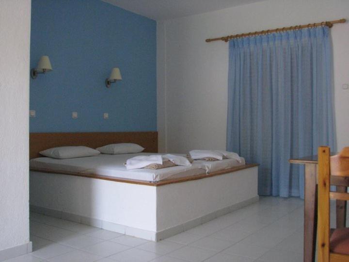 Amarilia Aparthotel Skala Rachoni  Rum bild